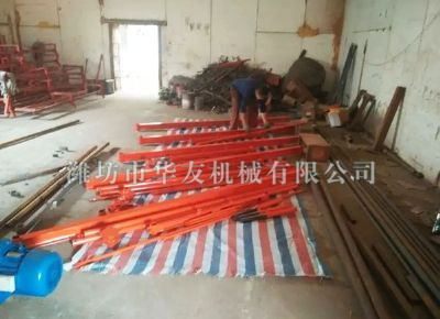 點擊查看詳細(xì)信息<br>標(biāo)題：華友機(jī)械直滑式吊運機(jī)發(fā)貨現(xiàn)場 閱讀次數(shù)：7582